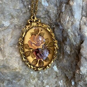 💕Vintage Max Factor 💕Rose Locket perfume necklace